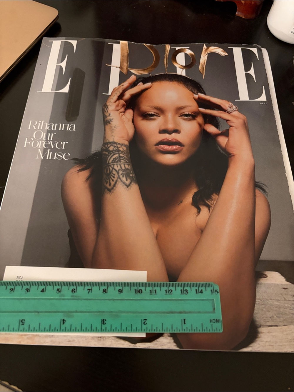 Rihanna elle magazine